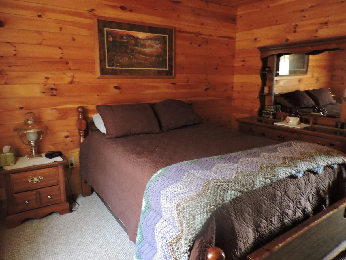 Comfortable Queen Size Bedroom